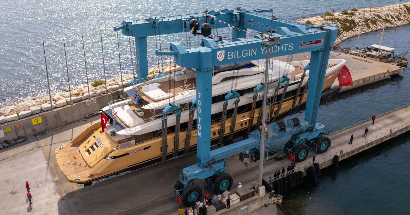 Motor yacht Tamasha on trolley before launch 