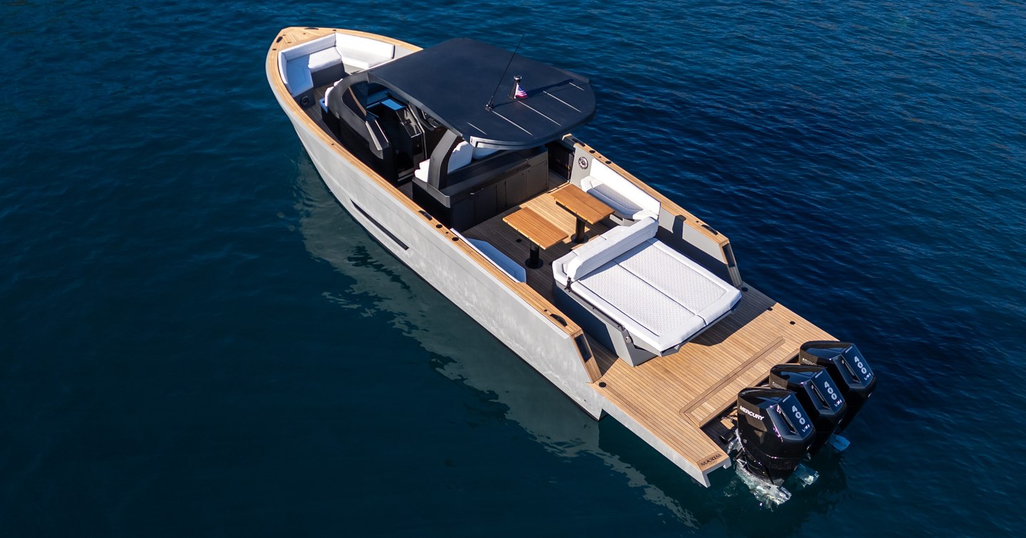 Maxim Yachts MAX44 R boat at anchor