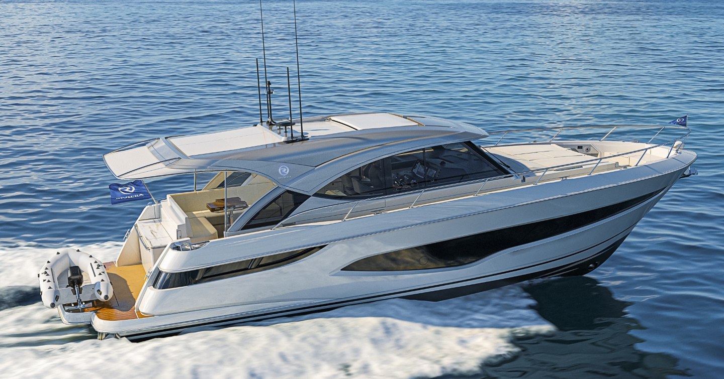 Riveria 4300 Sports Express motor yacht under way