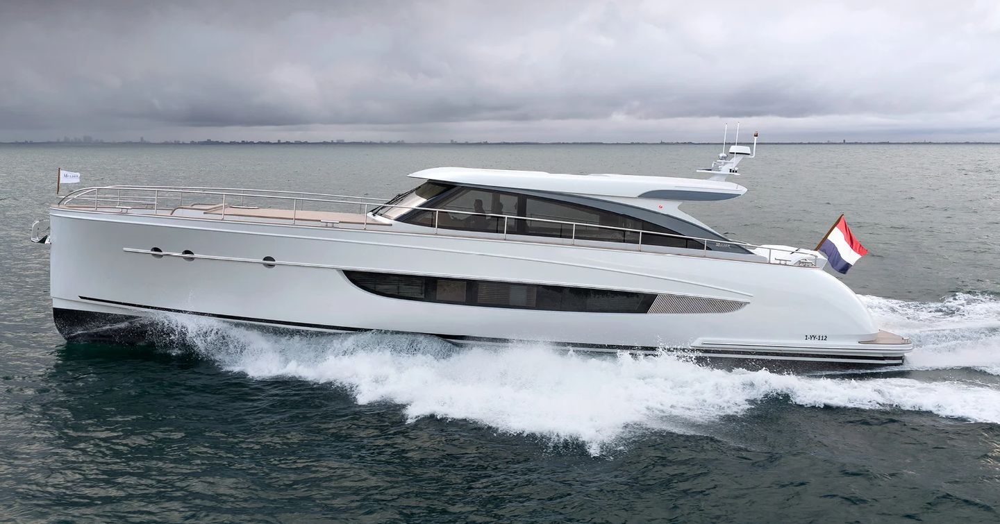 Mulder Favorite 2000 Boat under way 