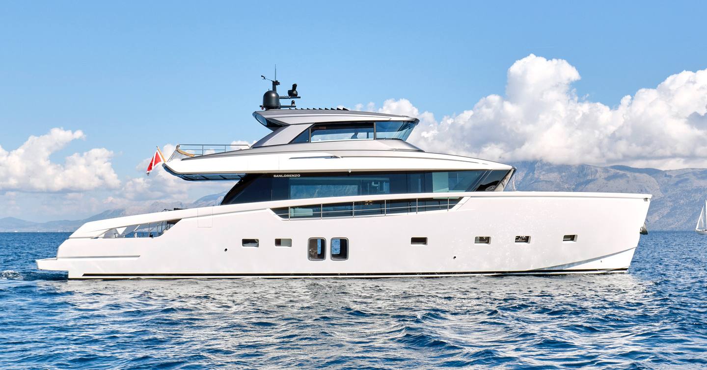 Sanlorenzo SX76 motor yacht at anchor 
