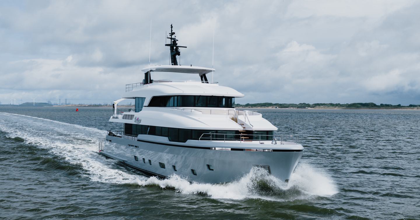 Moonen superyacht Lollipop underway bow view 