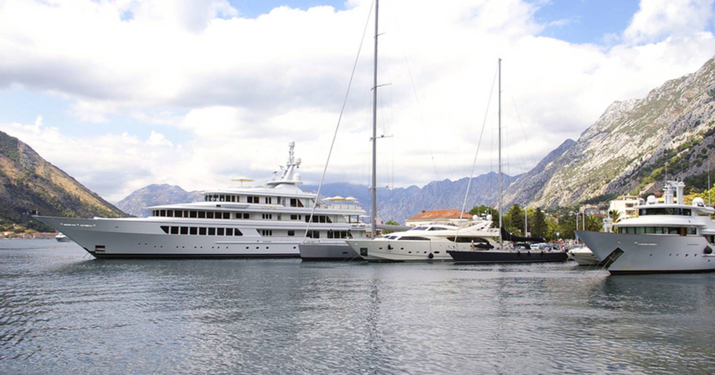 Yachts side by side at anchor 