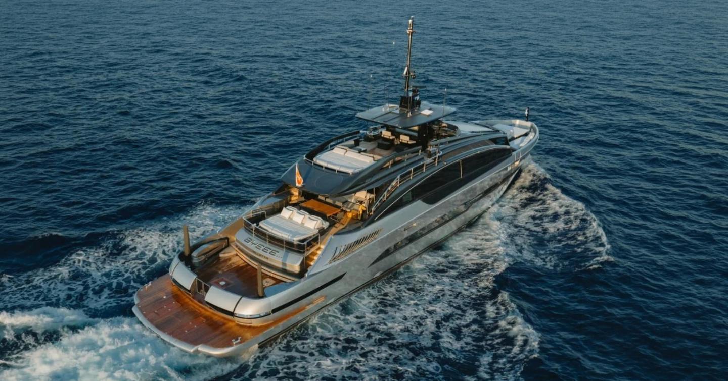 Pershing motor yacht Byeee... underway stern view 