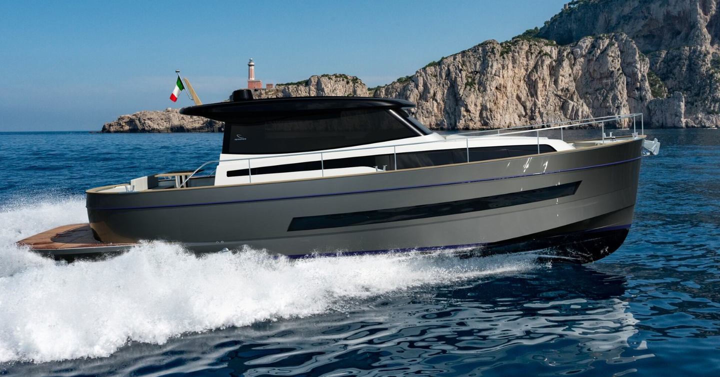 Apreamare Gozzo 48 Cabin Boat under way