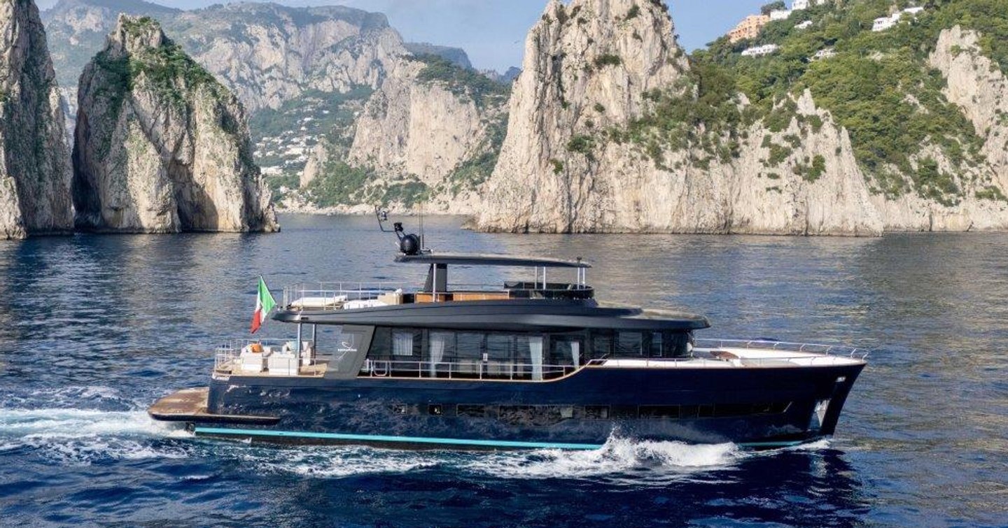 Apreamare Maestro 88 at sea in front of a rocky backdrop