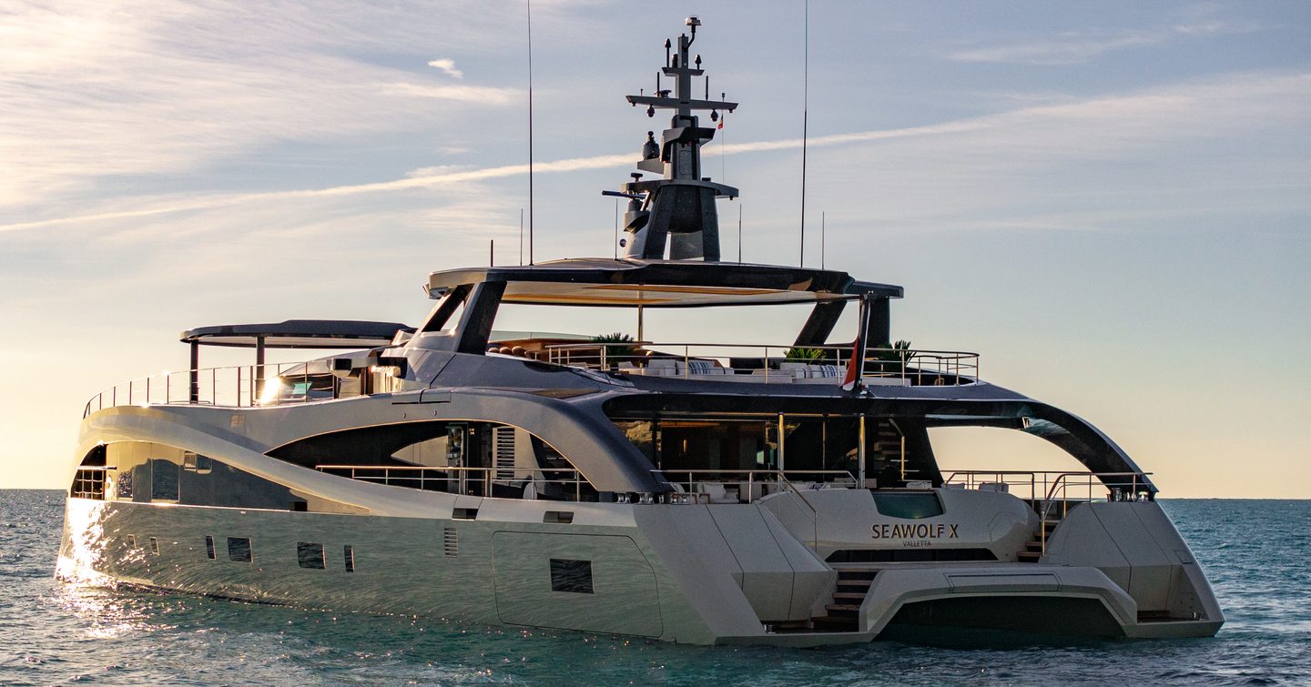 A photo looking at the stern of SEAWOLF X at sea