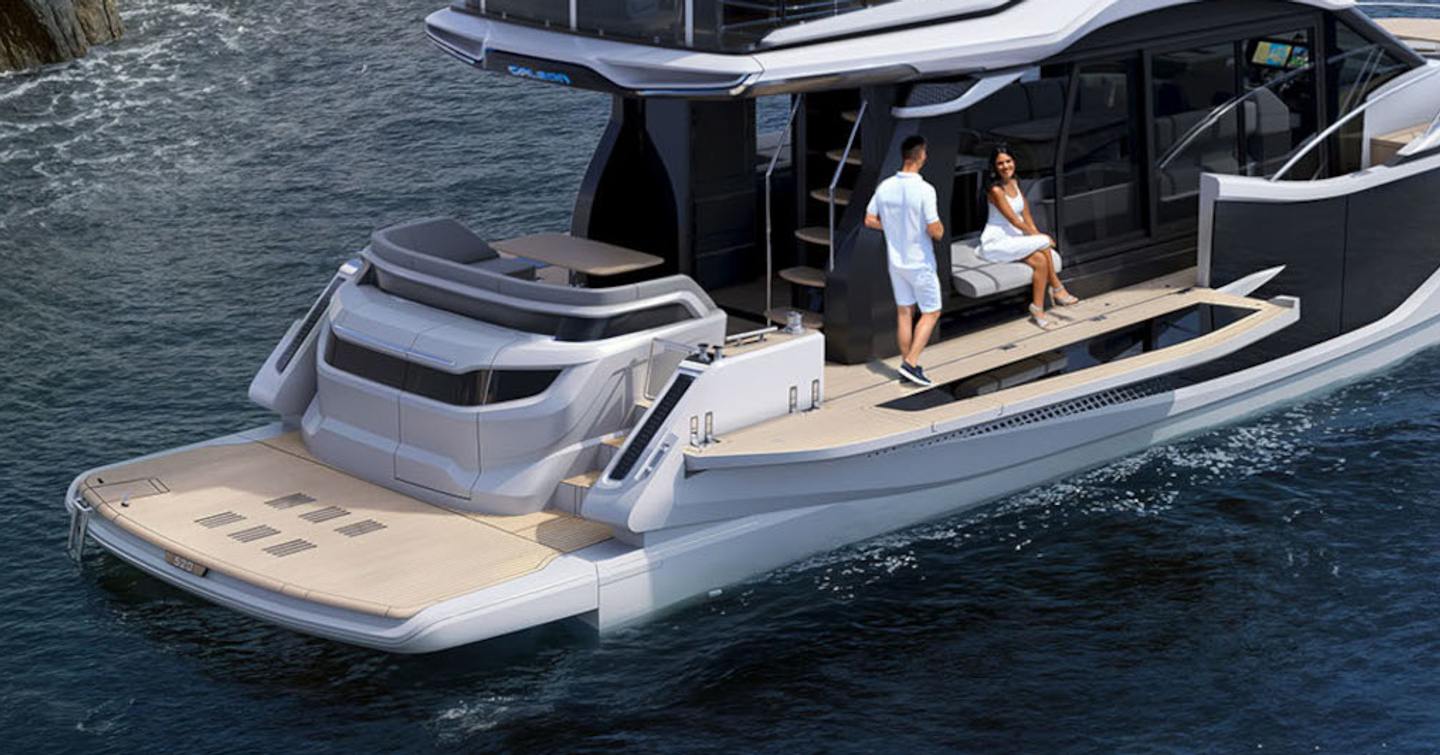Galeon 520 Fly motor yacht aft with fold down sides 