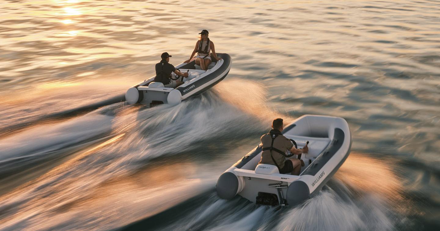 Wilaims Jet TurboJet 280MX and 320MX Tenders under way at speed 