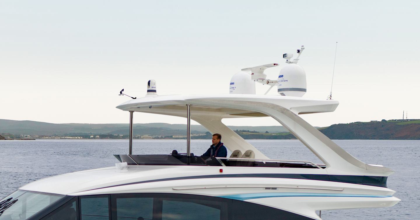 F58 motor yacht flybridge close up