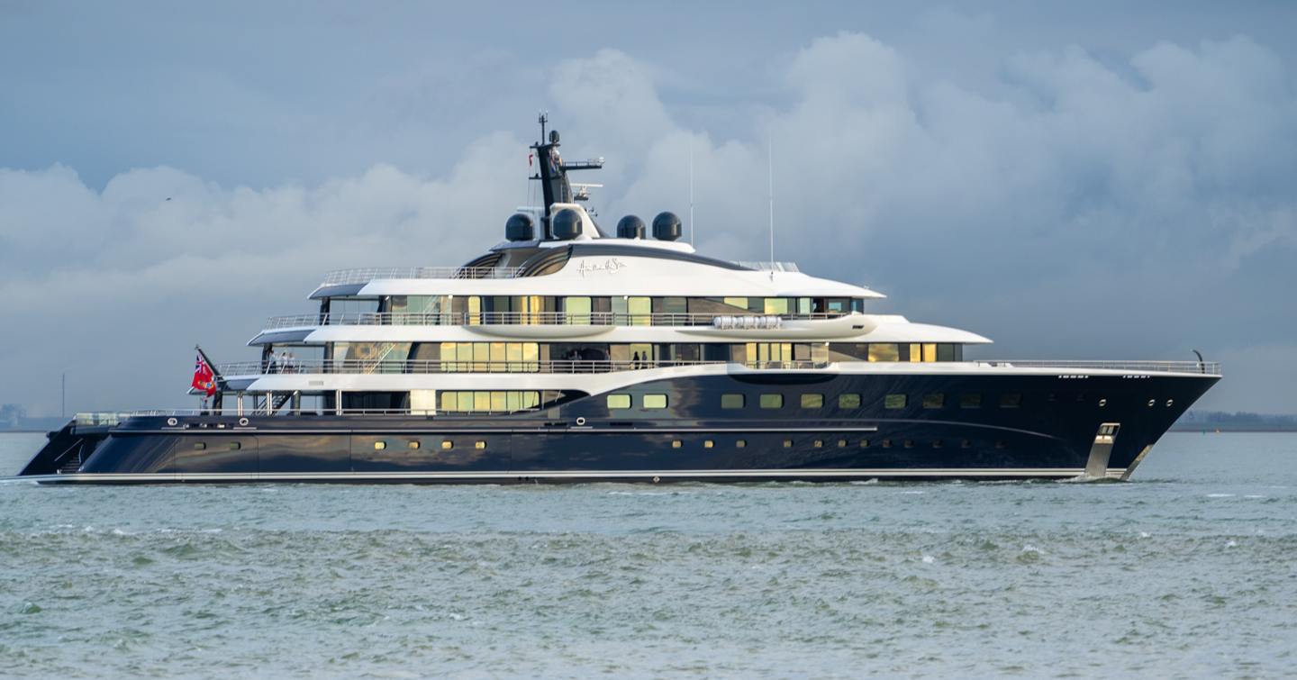 Superyacht Here Comes the Sun under way