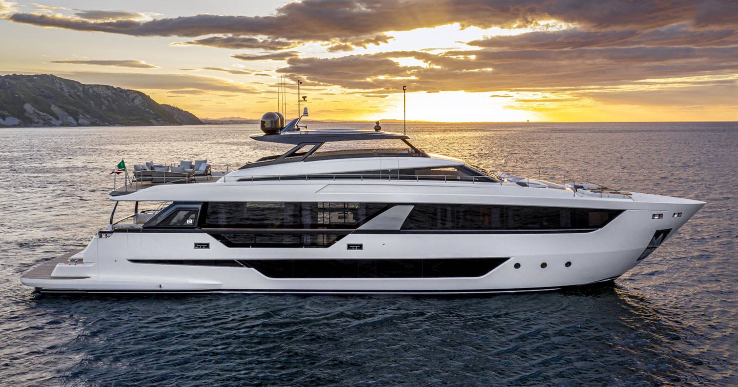 Ferretti 1000 motor yacht at anchor