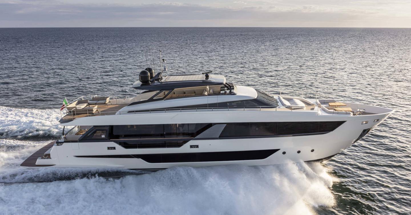 Ferretti 1000 superyacht under way 