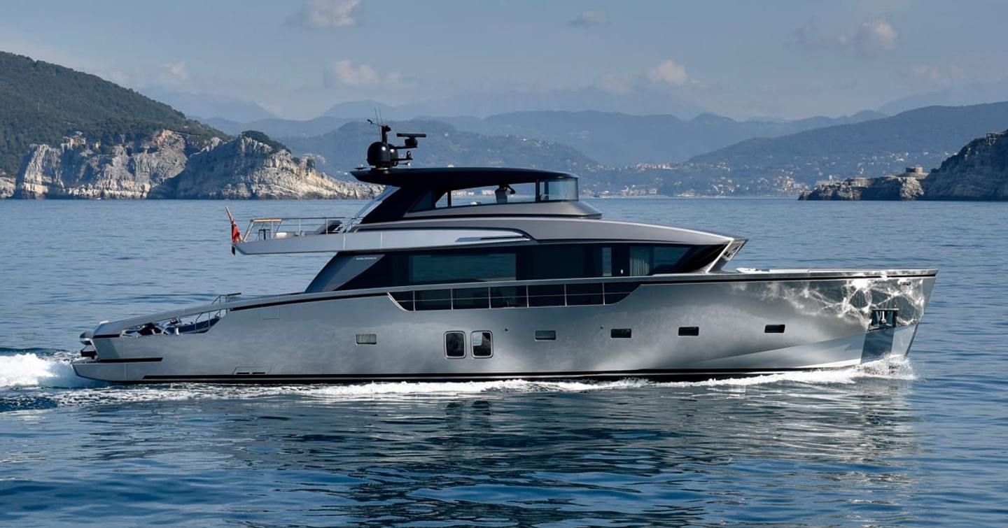 Sanlorenzo SX88 motor yacht under way 