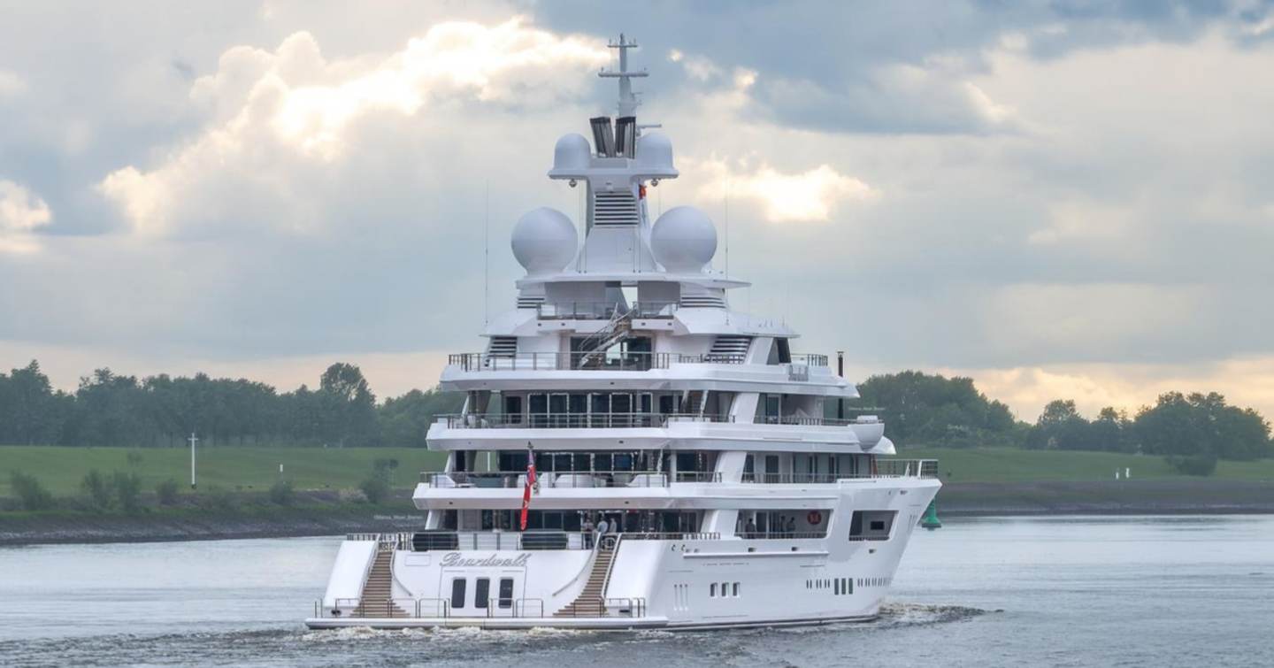 superyacht Boardwalk underway stern view