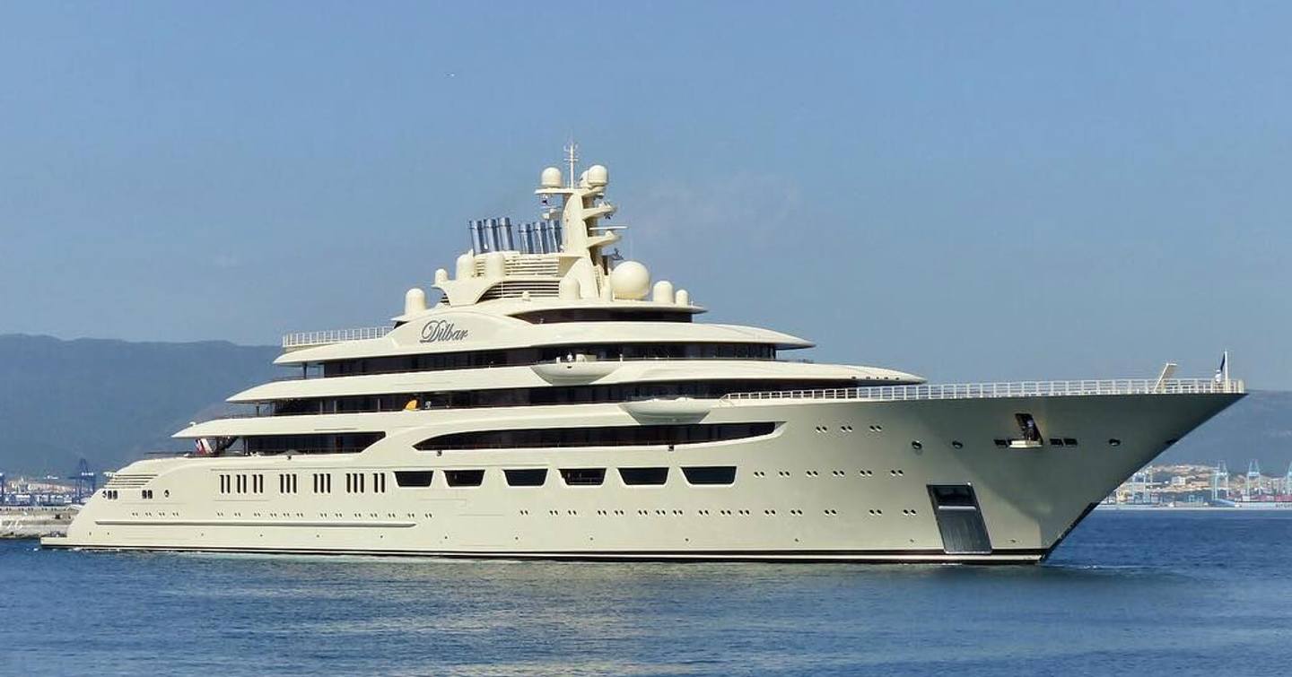Superyacht Dilbar under way