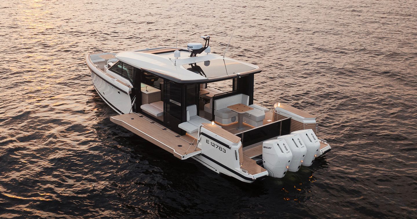 Saxdor 460 GTS at anchor stern view  