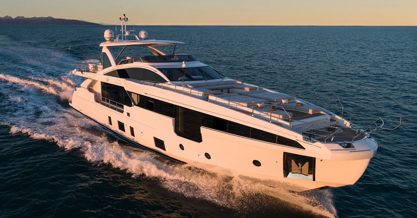 Azimut Grande 32M motor yacht under way
