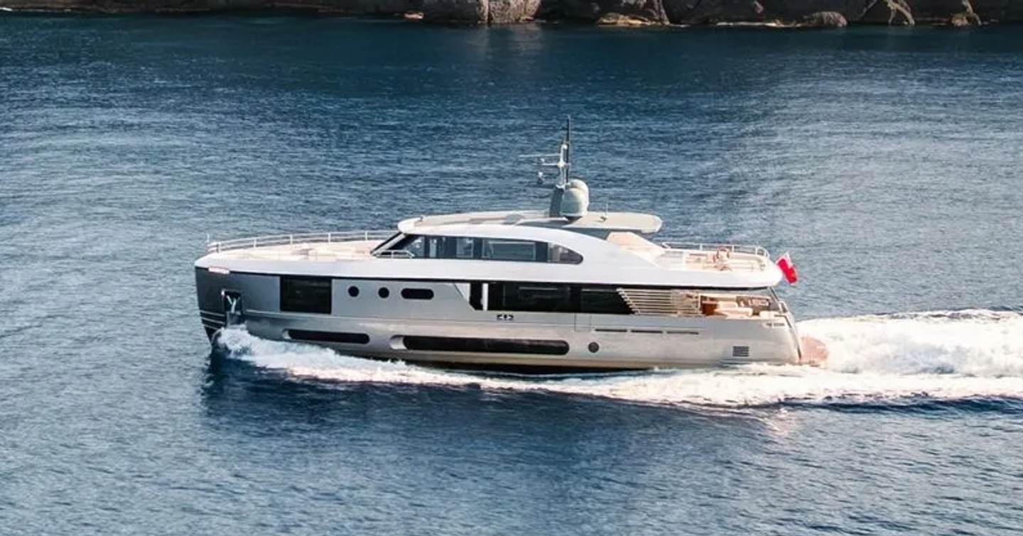 Azimut superyacht Aria underway side view 