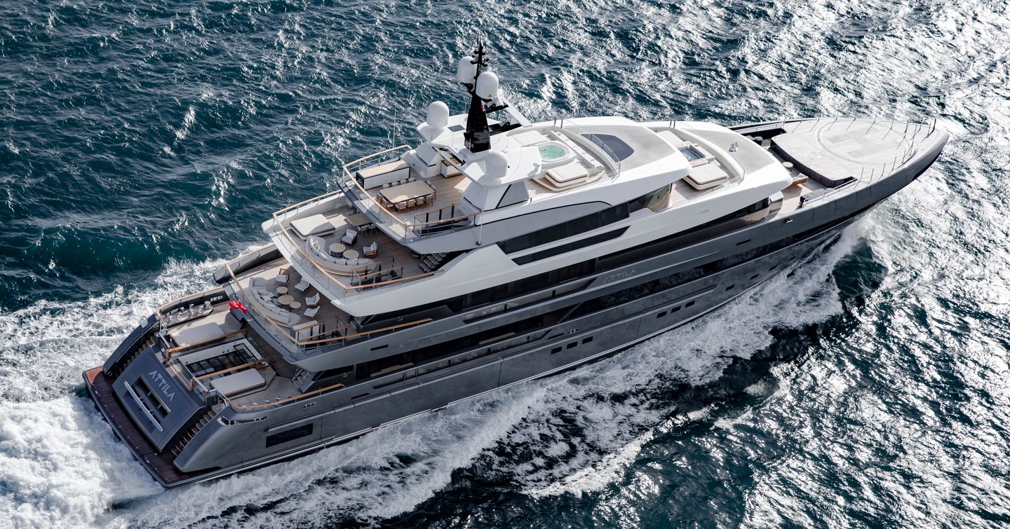  Sanlorenzo 64Steel superyacht under way 