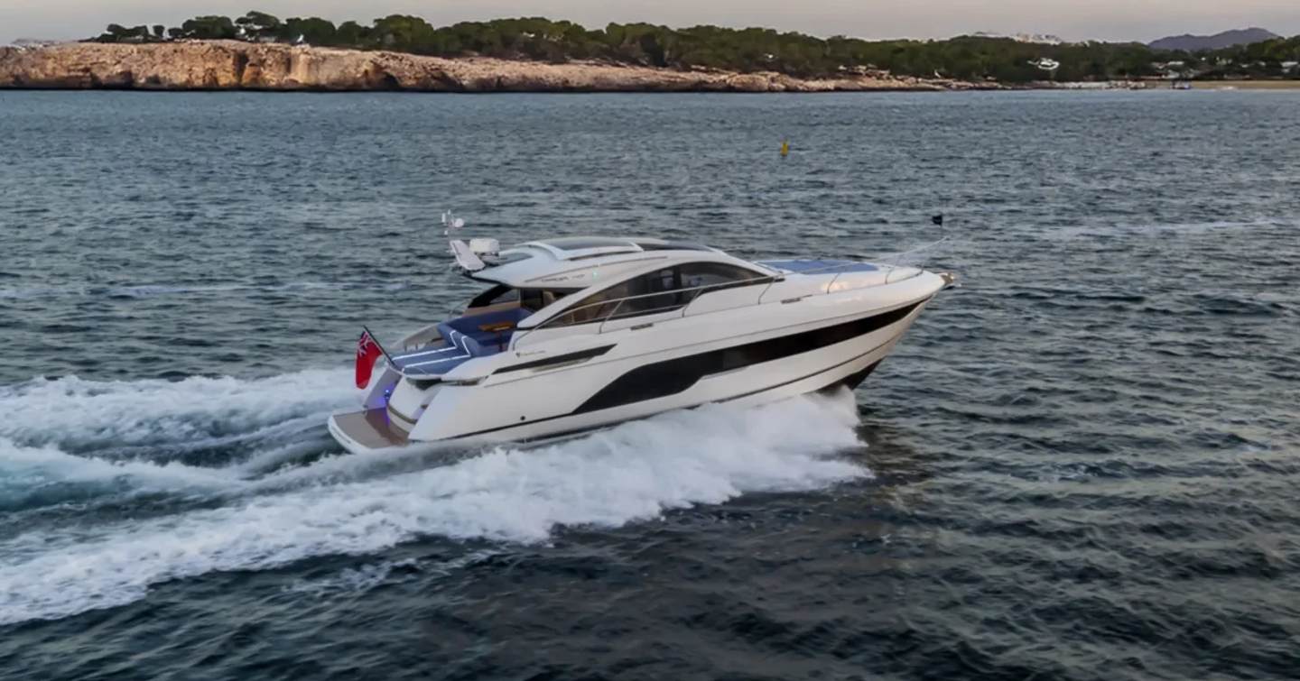 Targa 47 GT motor yacht under way 