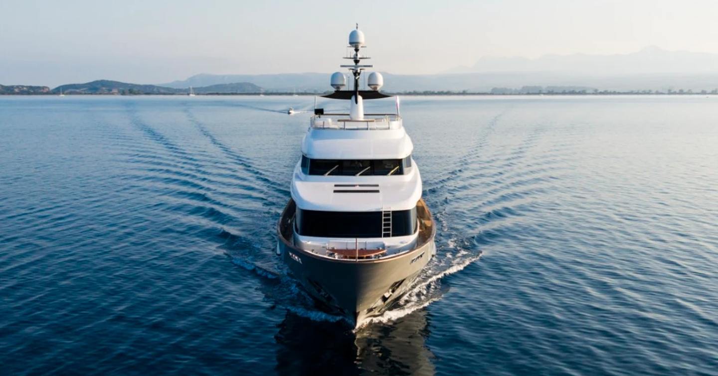 Sanlorenzo motor yacht Naya 7 underway bow view 