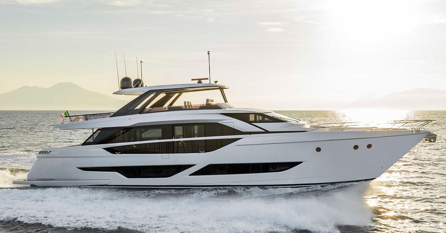 Motor yacht Ferretti 860 under way