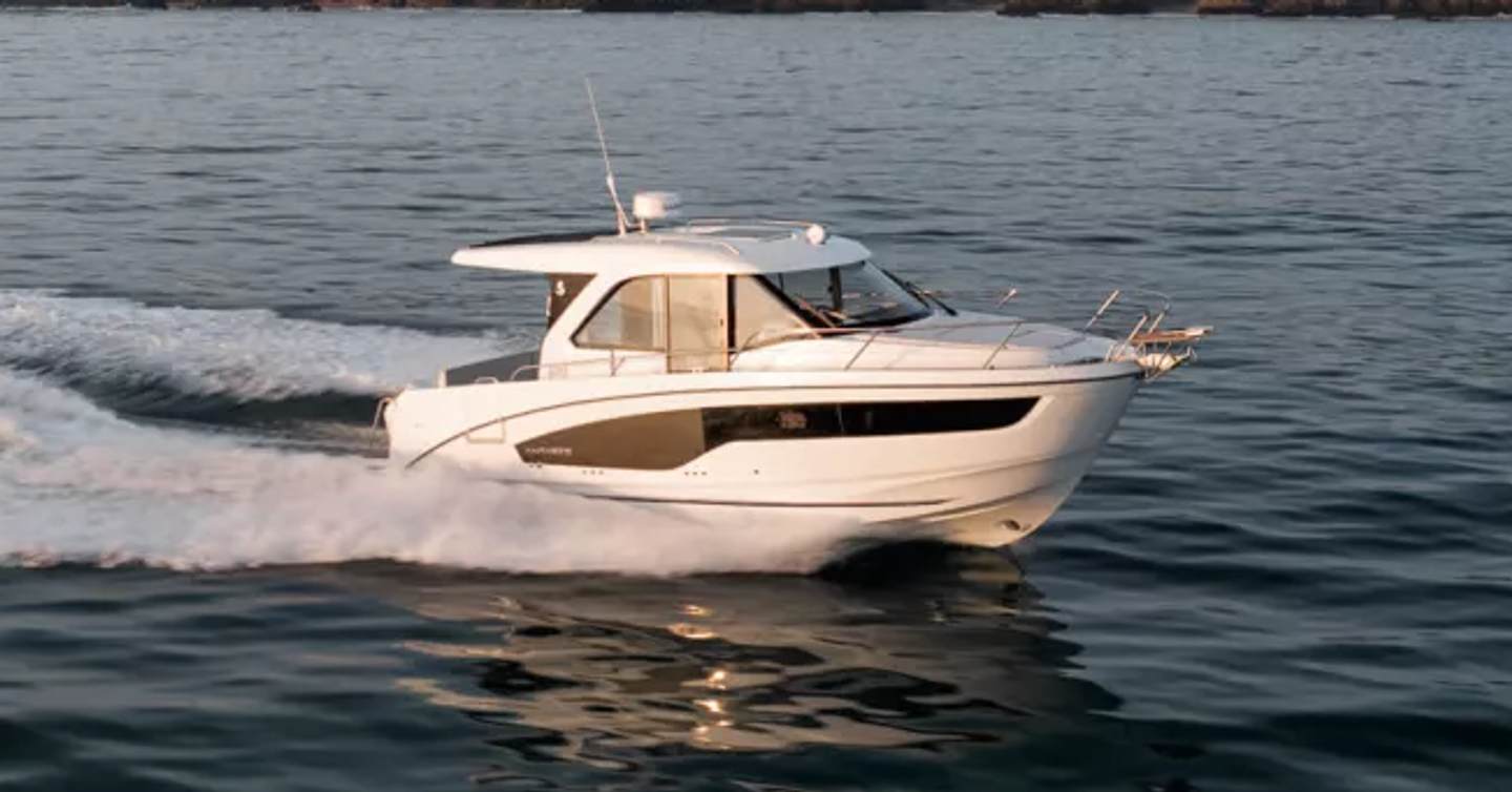 Beneteau Yachts Antares 9 running shot at sea