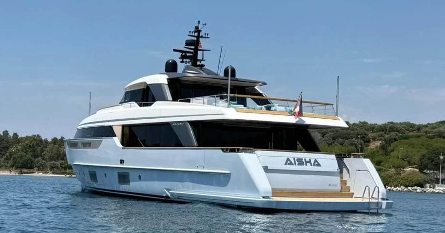 Sanlorenzo motor yacht Aisha at anchor stern view 