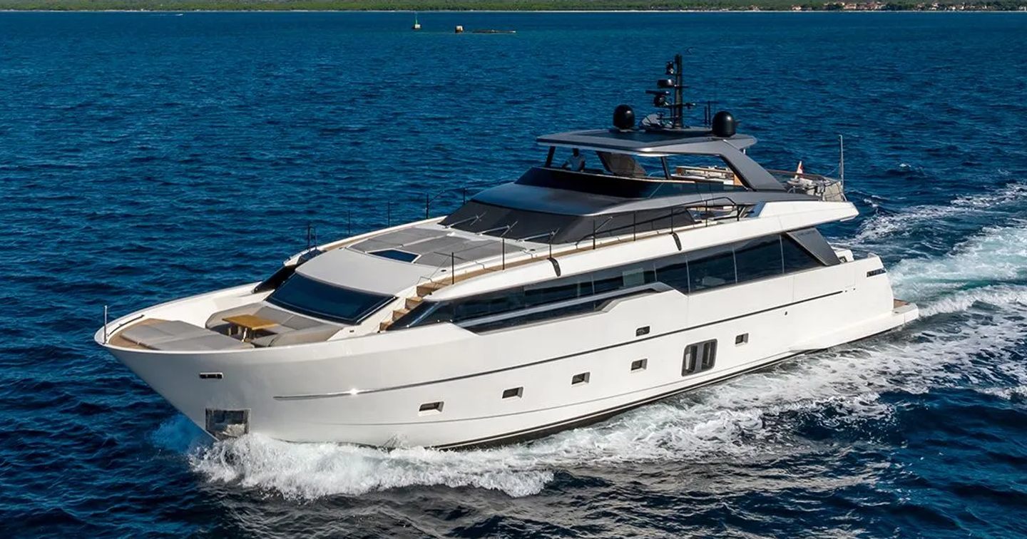 Motor Yacht JICJ under way 