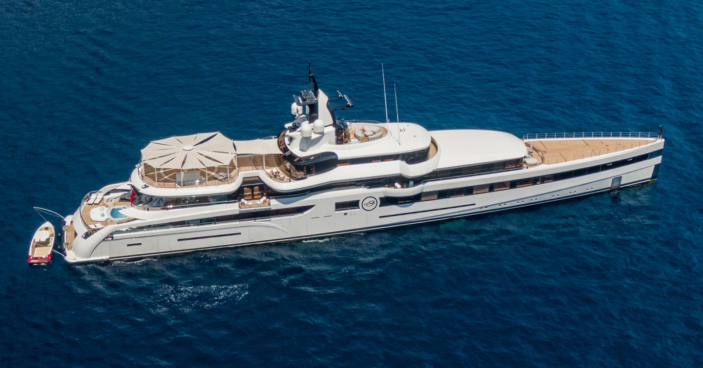 Superyacht Lady S at anchor 