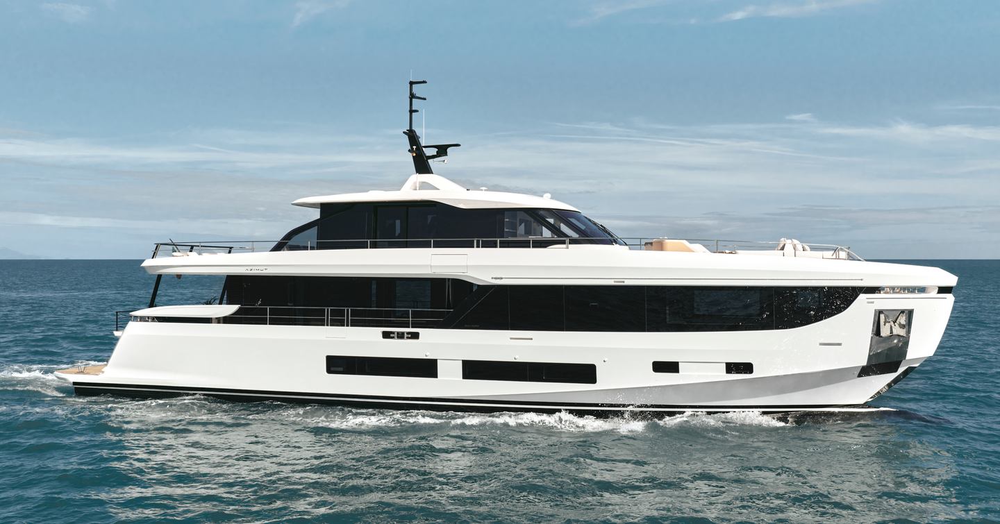 Azimut Grande 30M motor yacht under way