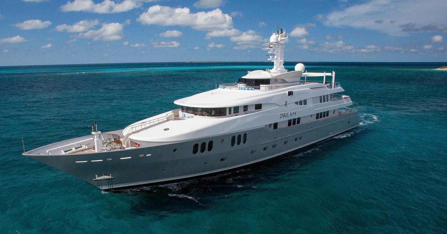 Superyacht Dream under way 