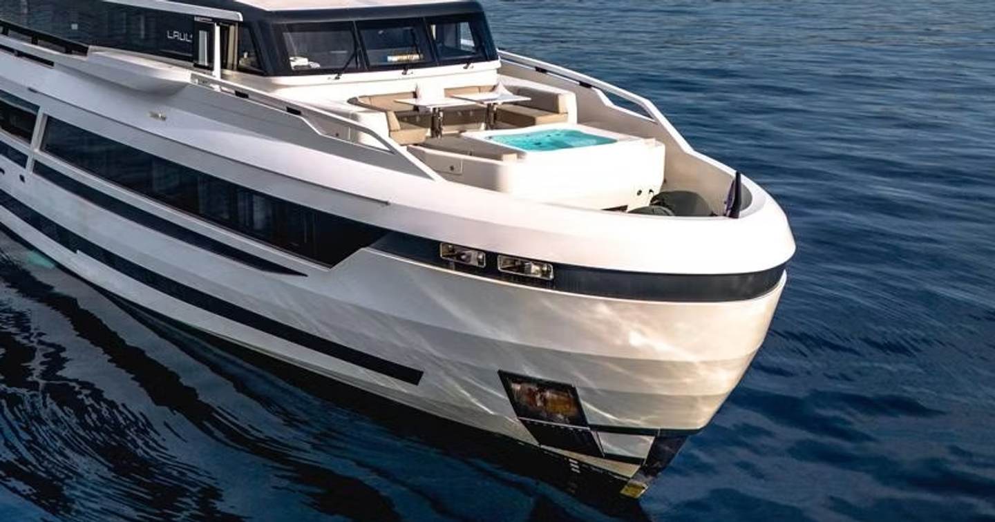 Extra Yachts motor yacht L.A.U.L. foredeck jacuzzi  