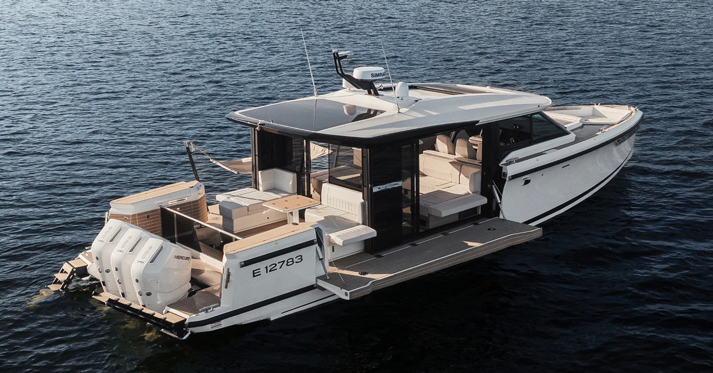 Saxdor 460 GTS at anchor stern view 