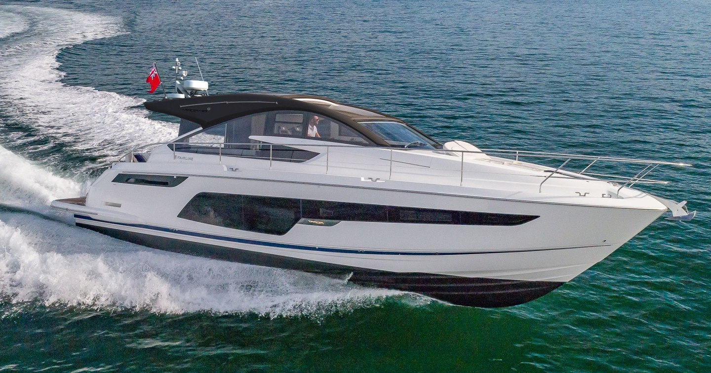 Fairline Targa 50 GT motor yacht under way 