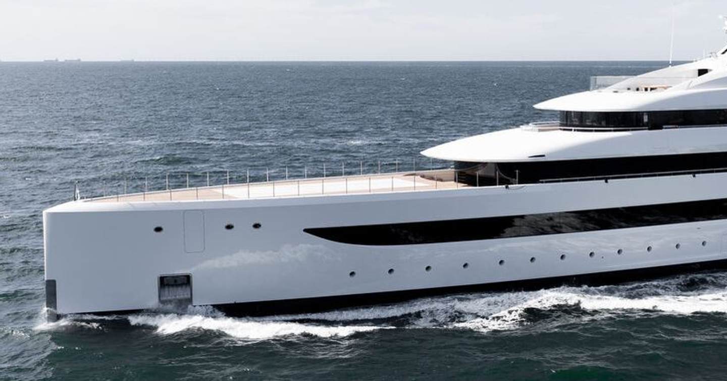 Feadship superyacht Milky Way underway side view 