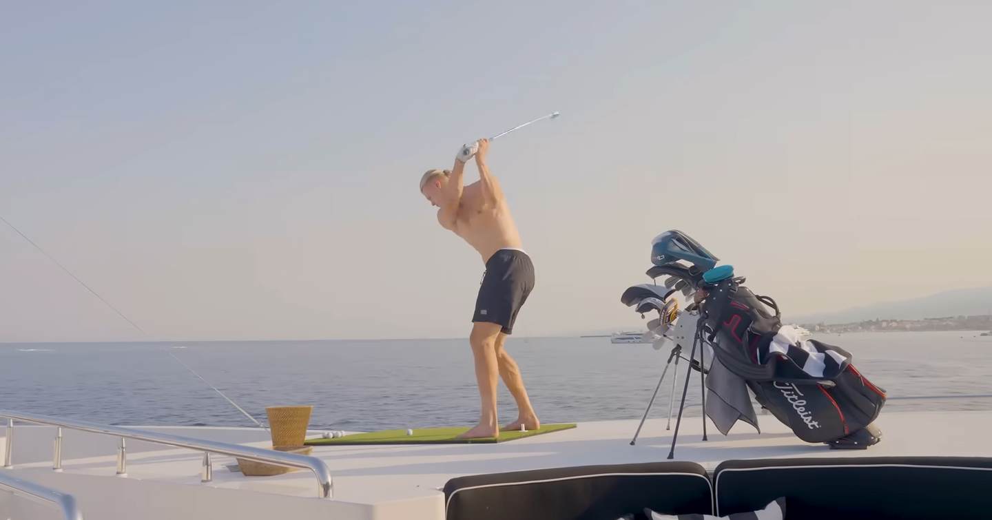 Erling Haalander playing gold aboard Superyacht Elis Et Mar