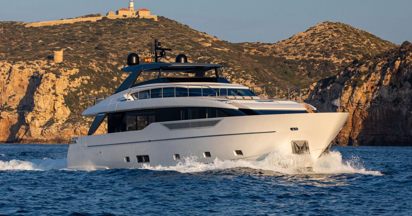 Sanlorenzo motor yacht Seven underway bow view 