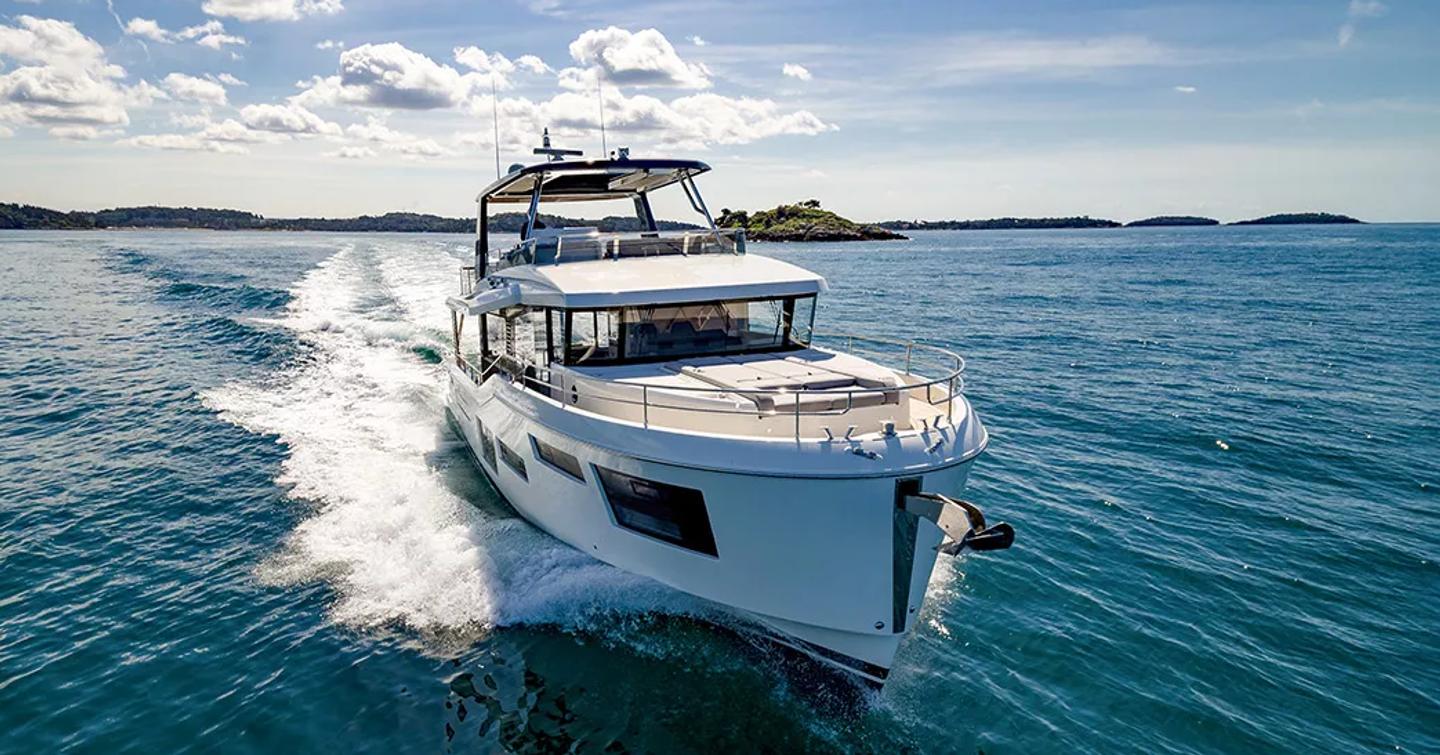 Beneteau Grand Trawler 63 at sea
