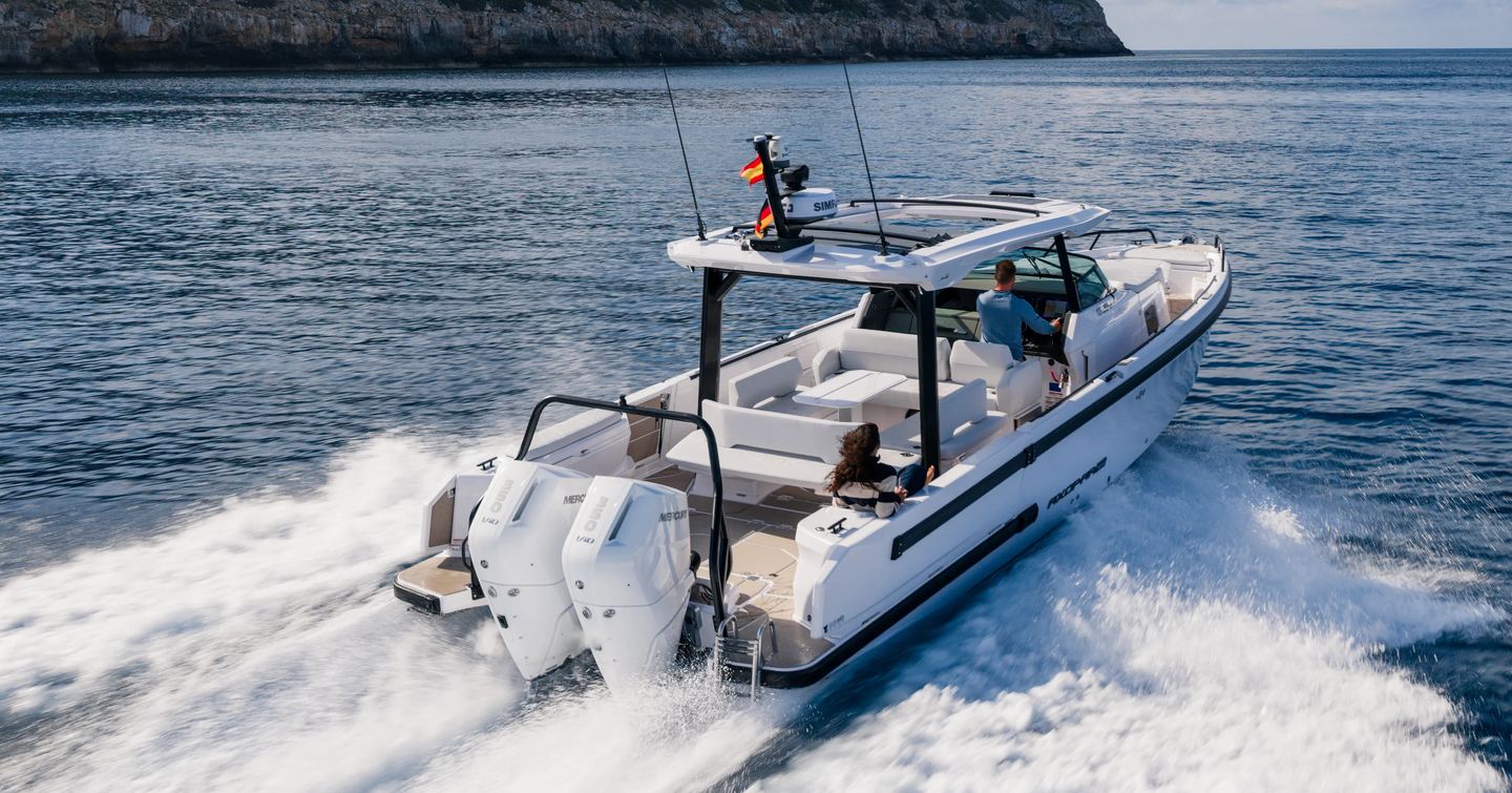 Axopar 38 Sun Top boat under way 