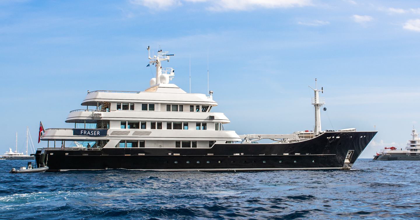 Expedition yacht Grand Rusalina under way