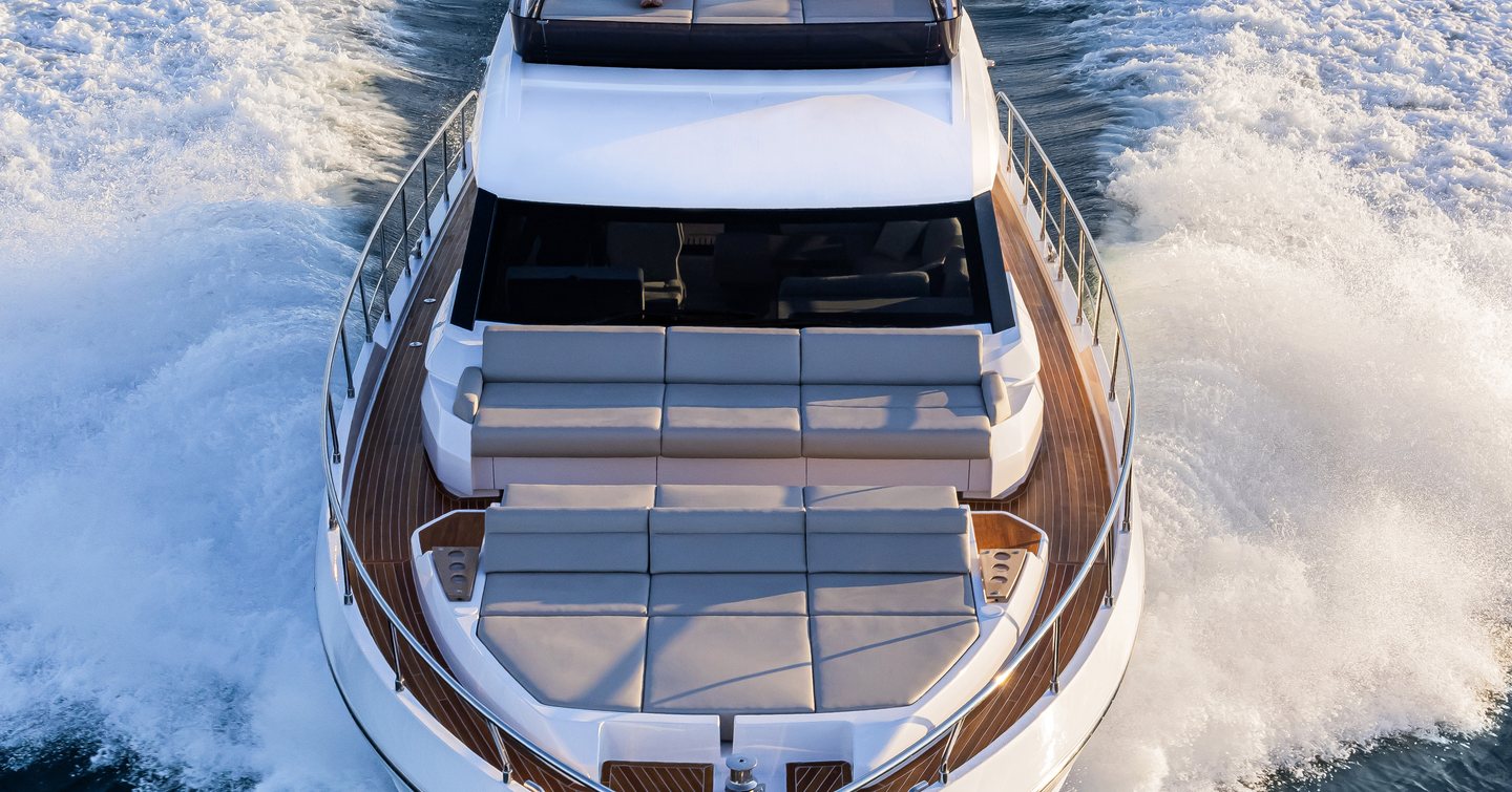 ferretti-580-foredeck 