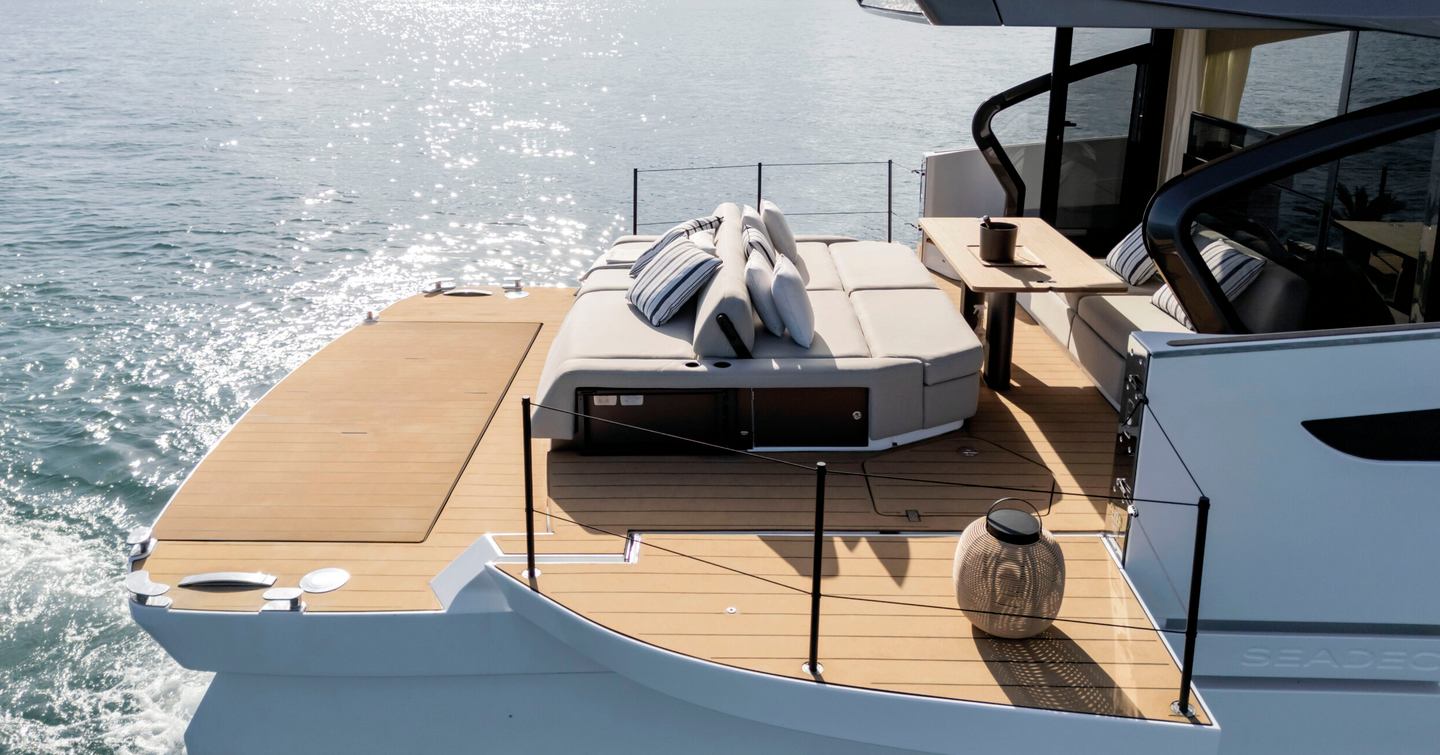 Cork deck on Azimut Seadeck 6