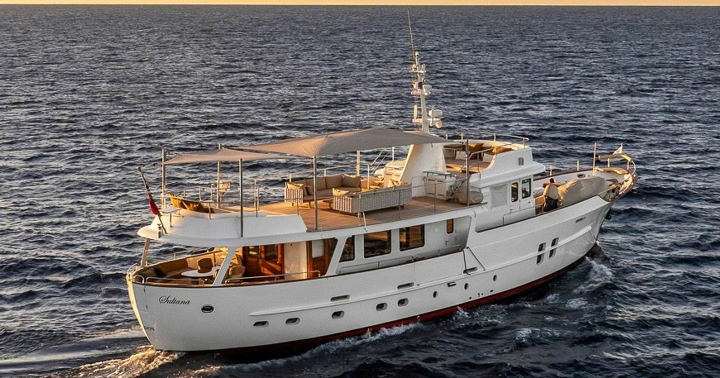 Motor yacht Sultana at anchor side view