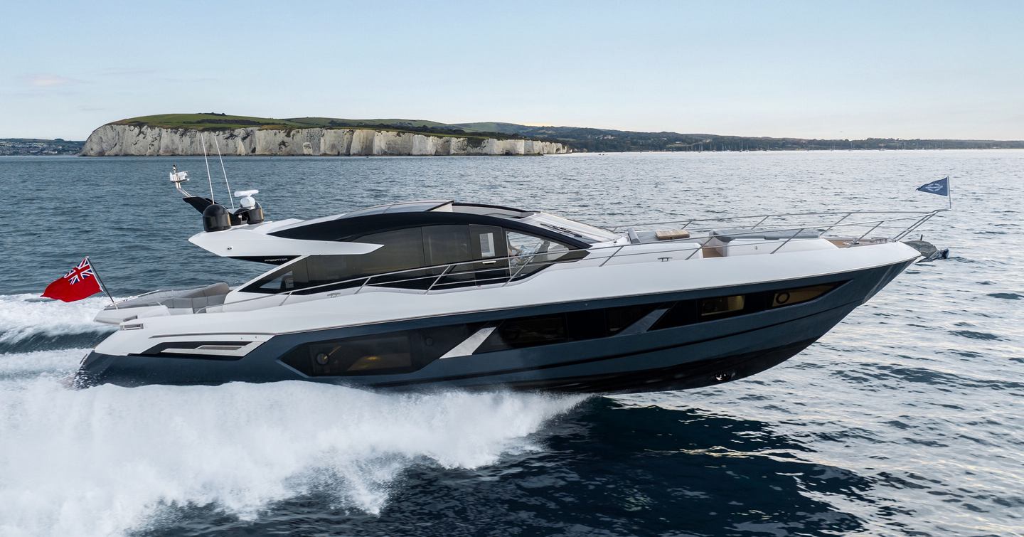 Sunseeker Predator 75 motor yacht under way 