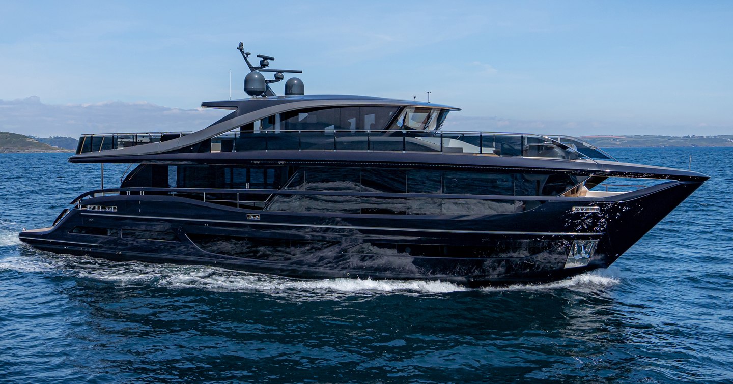 Princess X95, Ferretti 1000