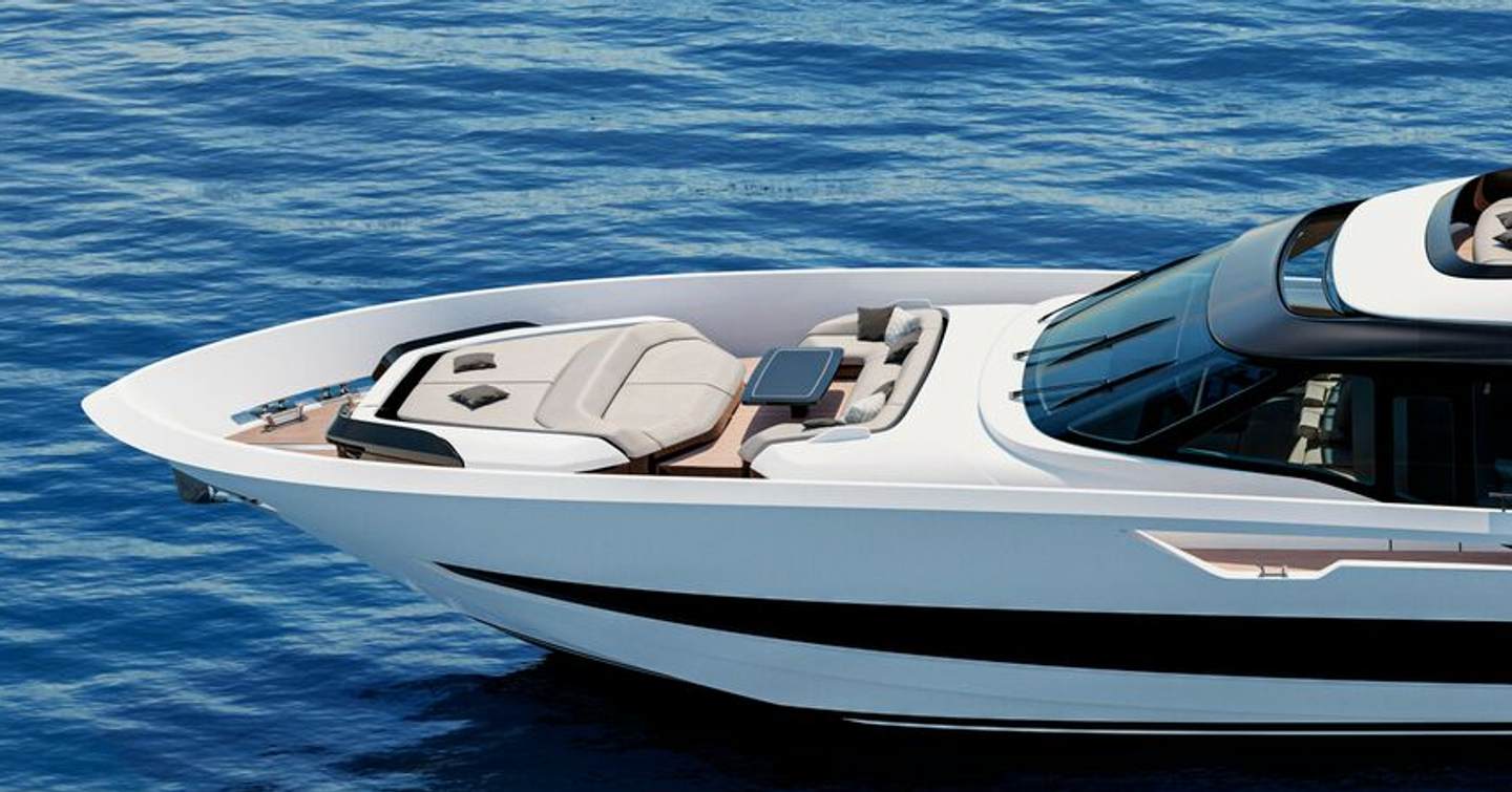 AB Yachts AB 110S motor yacht foredeck seating