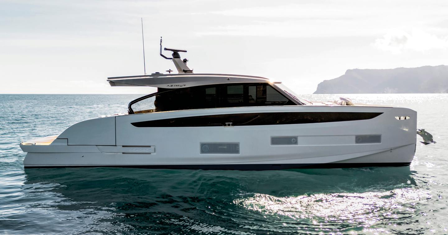 Azimut Seadeck 6 at sea