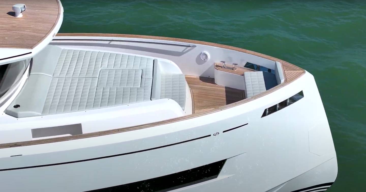 Pardo-E60-foredeck